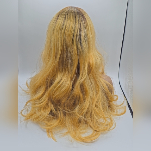 Uniwigs Tara Sandy Blonde Long Wavy Synthetic Lace Front Wig - Picture 5 of 9